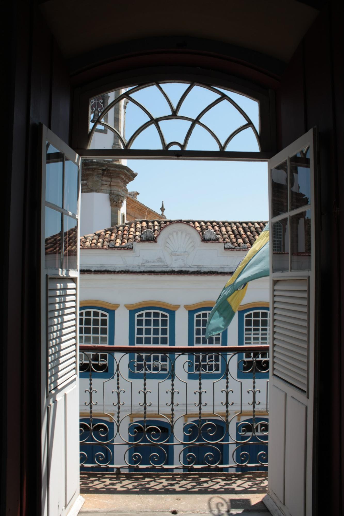 O olhar acompanha a janela para ver SJDR de um novo modo - Foto: Isabella Sales 