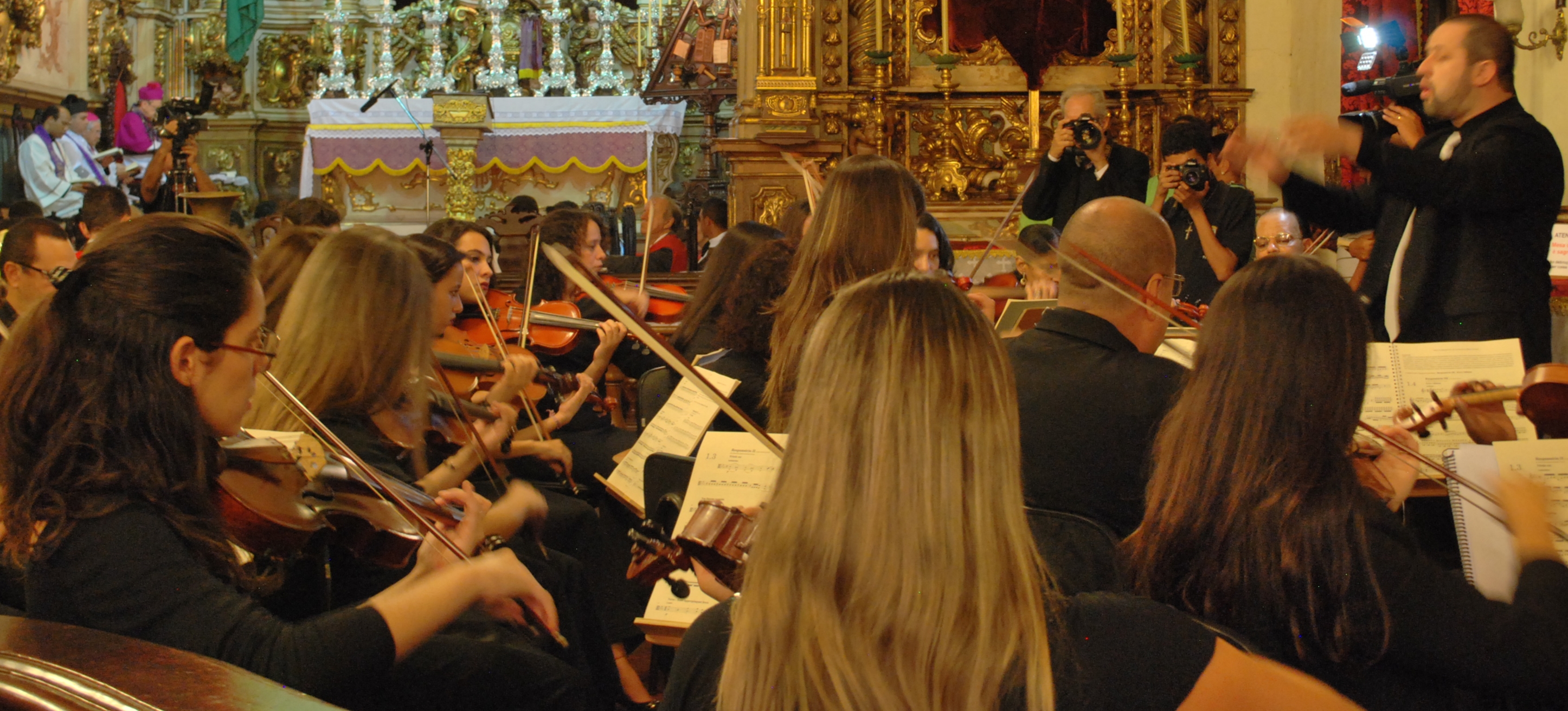 Orquestra Ribeiro Bastos participa da celebração, apresentando composições do padre José Maria Xavier - FOTO: Amanda Rodrigues