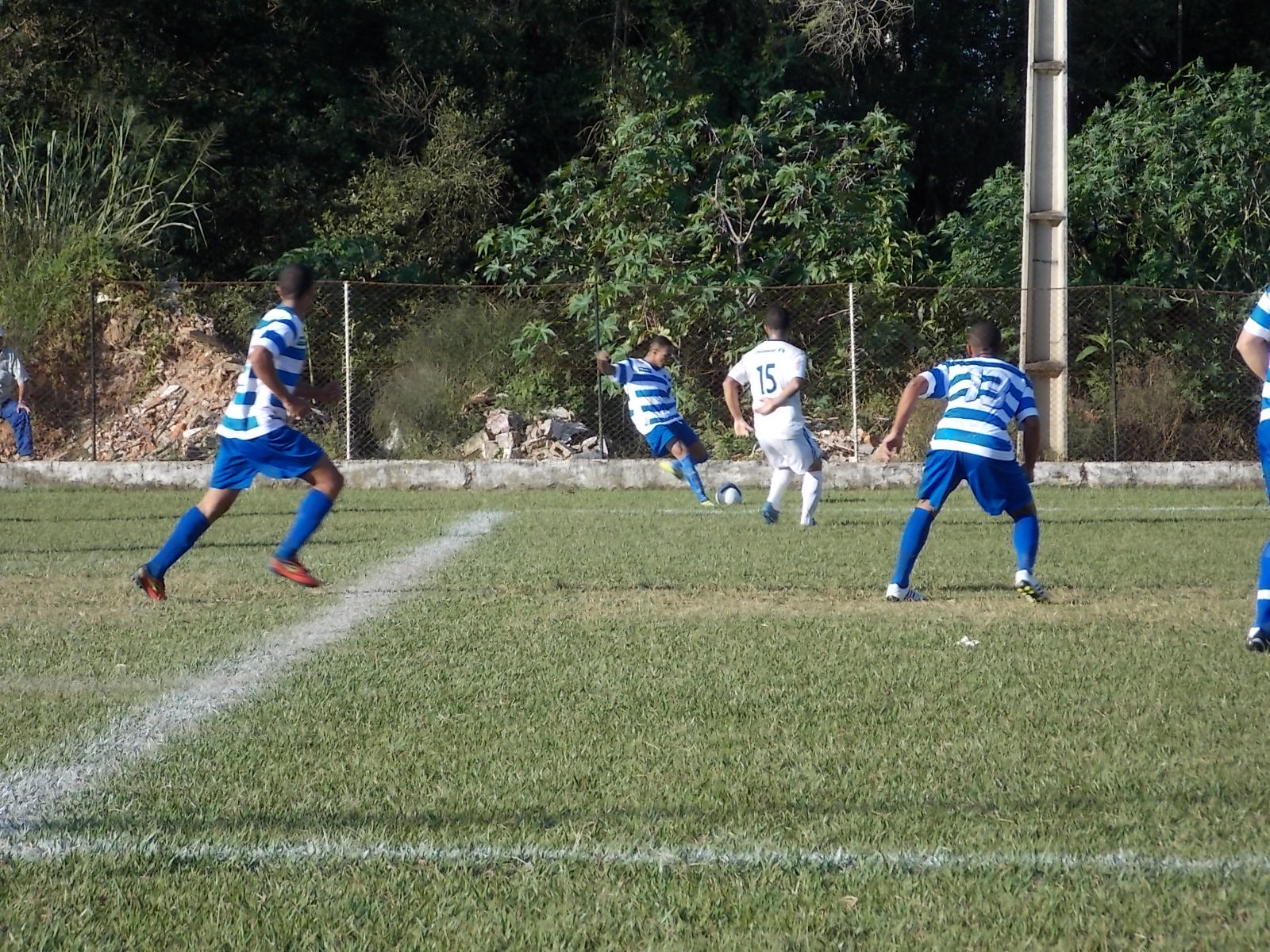 Equipe do Minas (de azul) teve dificuldades durante a partida. FOTO/VAN: Anna Virginia