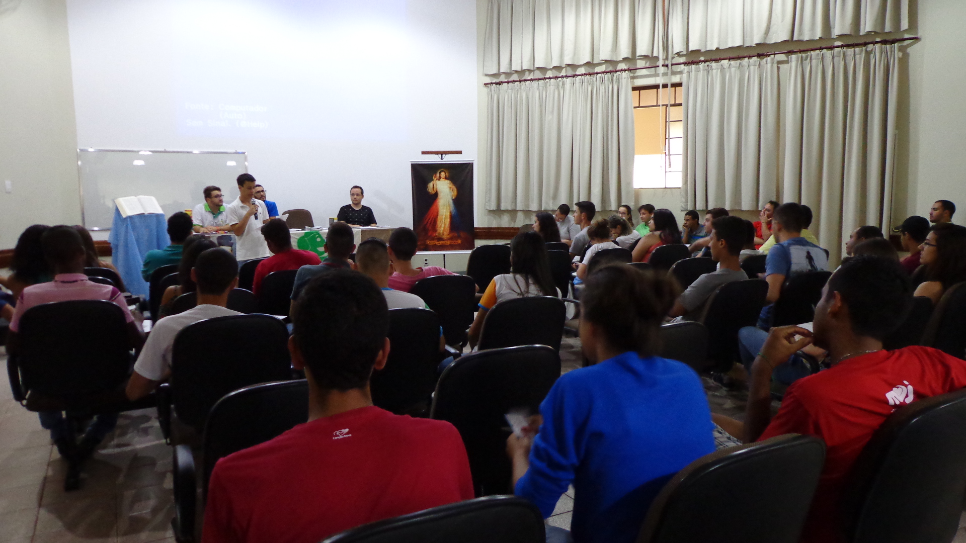 Assembleia foi espaço de comunhão entre a juventude da diocese. FOTO/VAN: Thaís Andressa