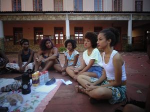 Meninas do Coletivo Dandara em confraternização. FOTO: Acervo/Dandara