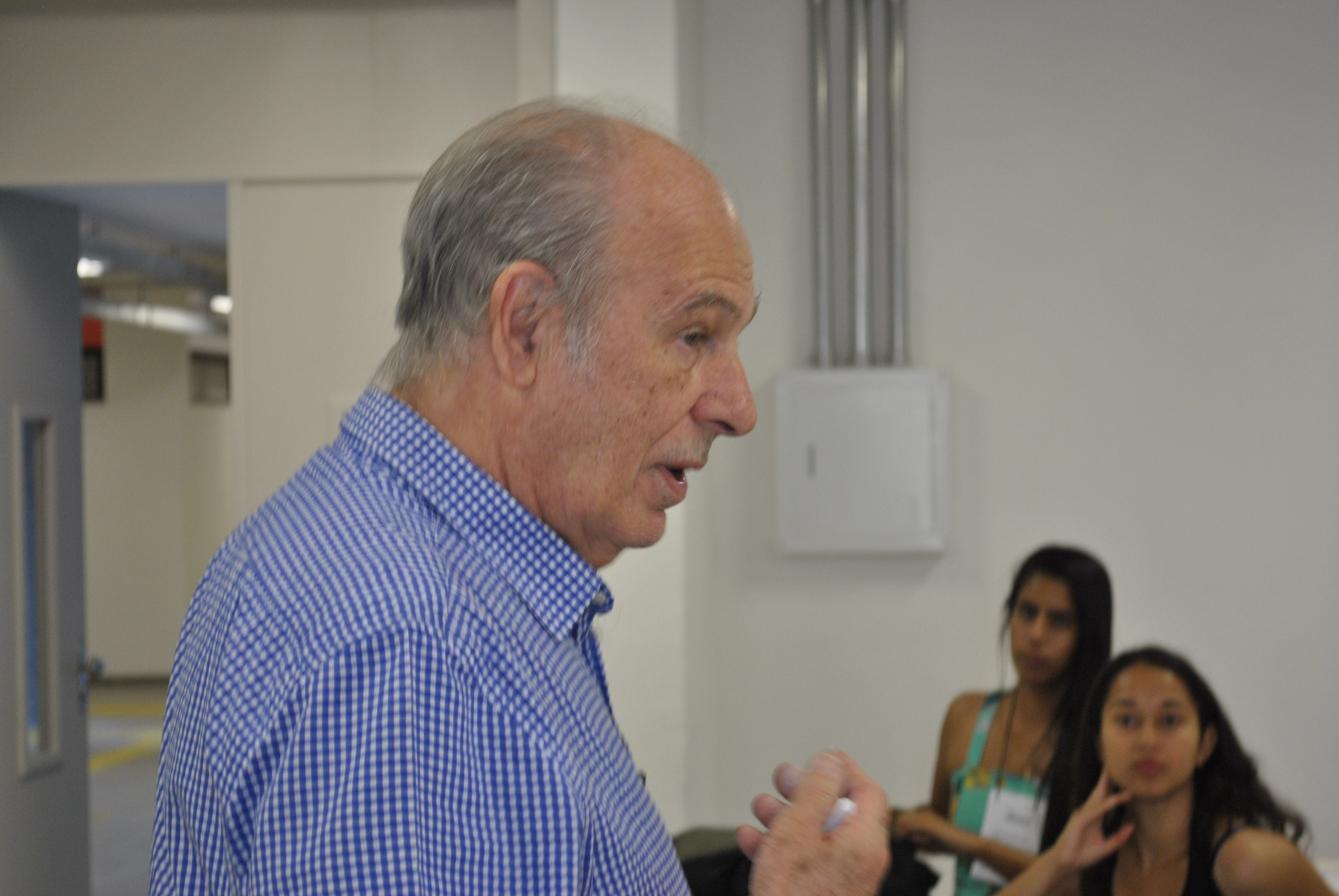 Dr. Luiz Bevilacqua discute com membros da universidade sobre rumos do país fotovan- Marcos Coelho