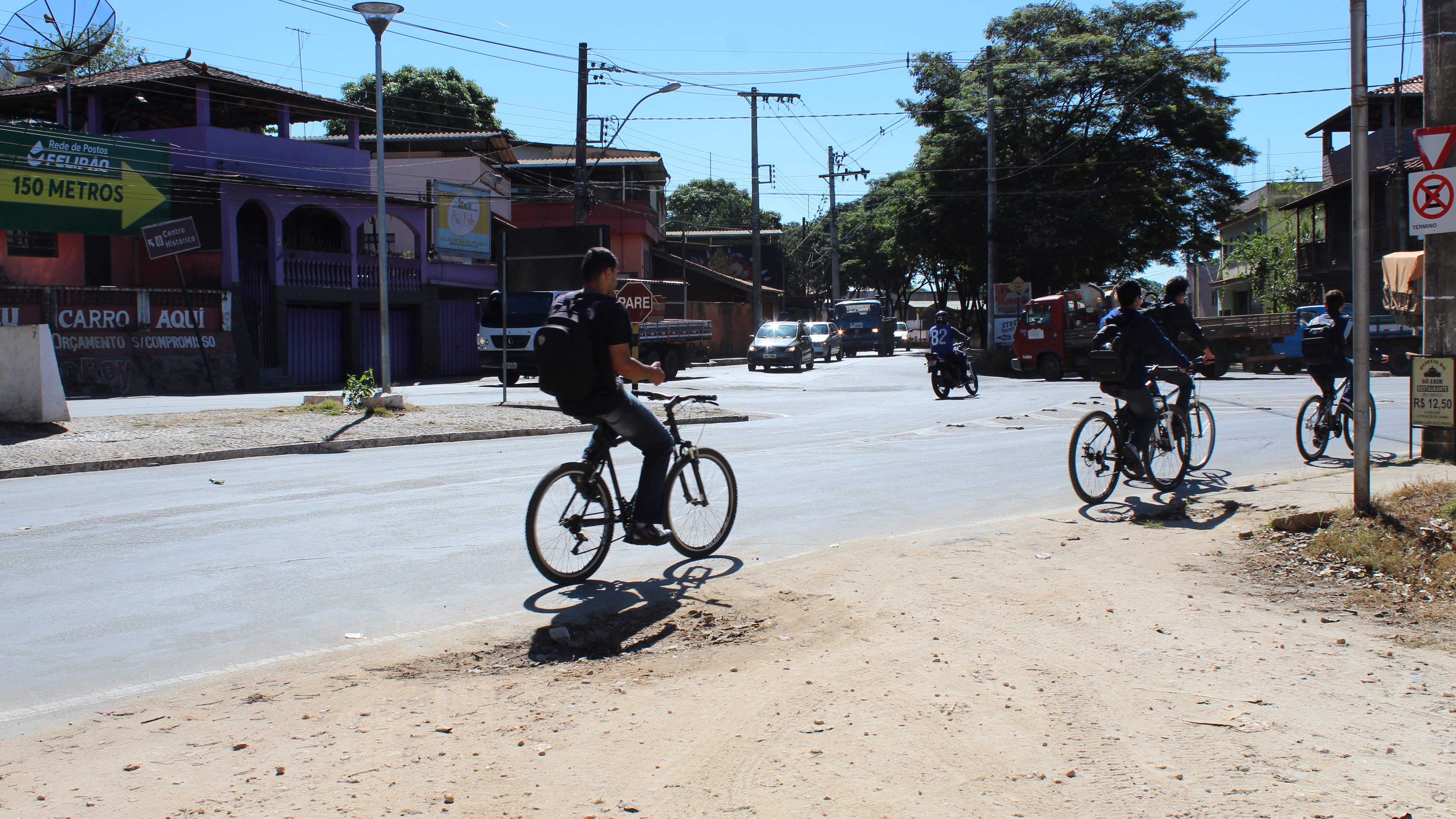 Moradores de São João del-Rei pedem sinalização no entroncamento da Avenida Leite de Castro