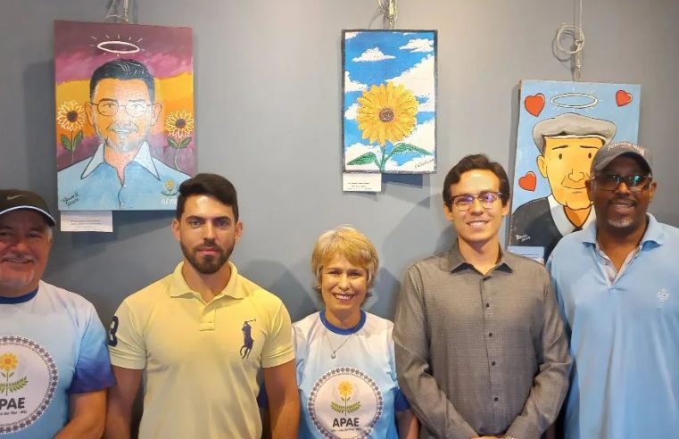 Cores como inclusão: artistas da APAE expõe no Teatro Municipal de São João del-Rei