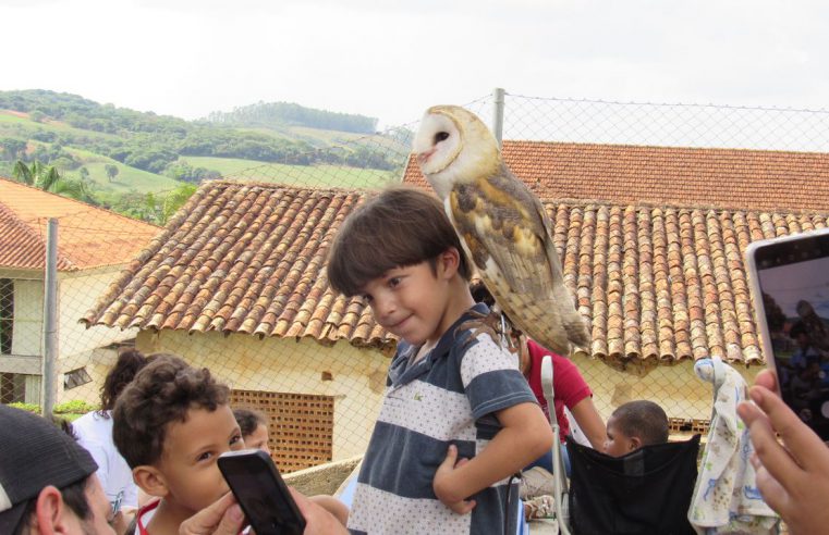 Crianças da APAE visitam CTAN em uma parceria com o curso de Zootecnia