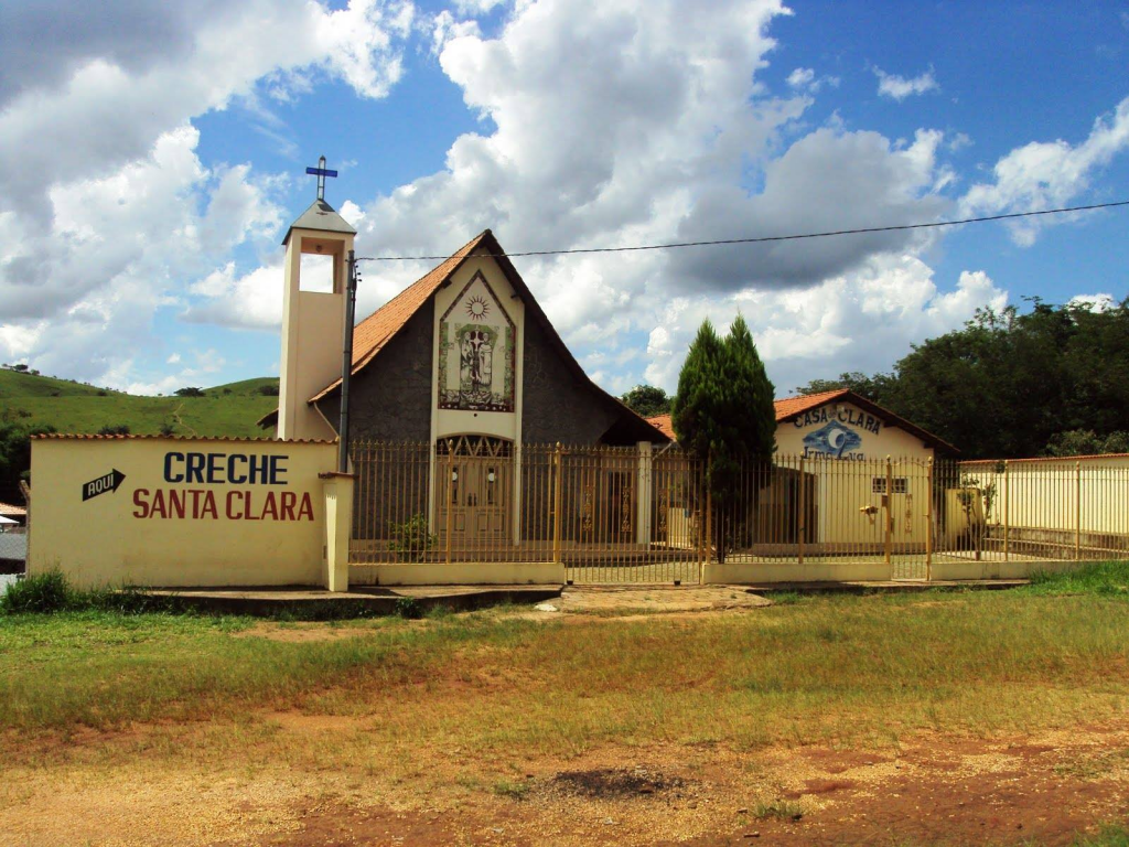 Fachada da Creche Santa Clara.