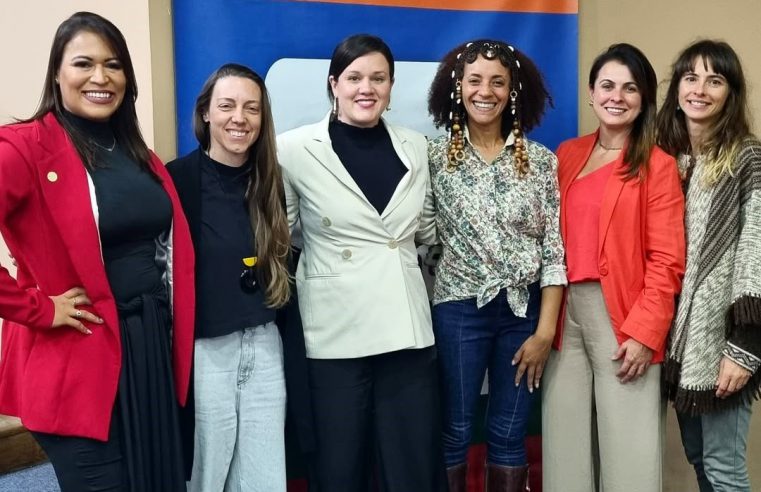 Maioria na população, minoria na política: Onde estão as mulheres nas câmaras municipais?