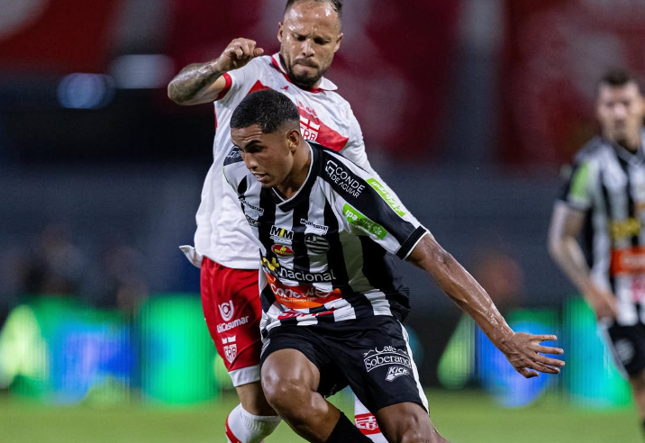 Ronaldo Tavares marca o hat-trick da virada contra CRB e Athletic entra no G4 
