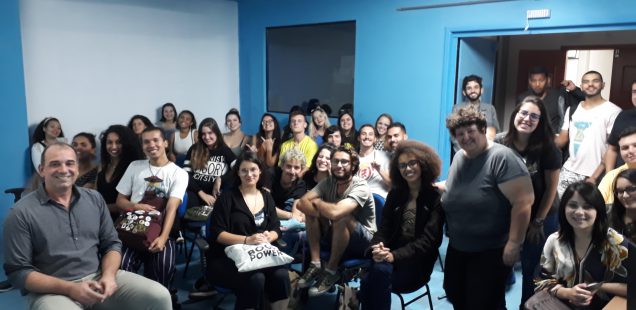 Estudantes participam de palestra com o coordenador da Rádio Emboabas