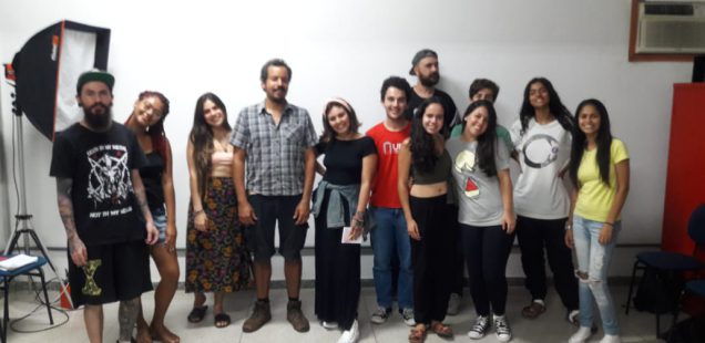 Integrantes da Mosaico Jr e do Por Outro Olhar participam de oficina sobre roteiro