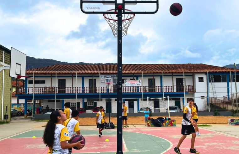 Projeto Jovens Olímpicos inicia gratuitamente crianças e jovens no basquete em Tiradentes