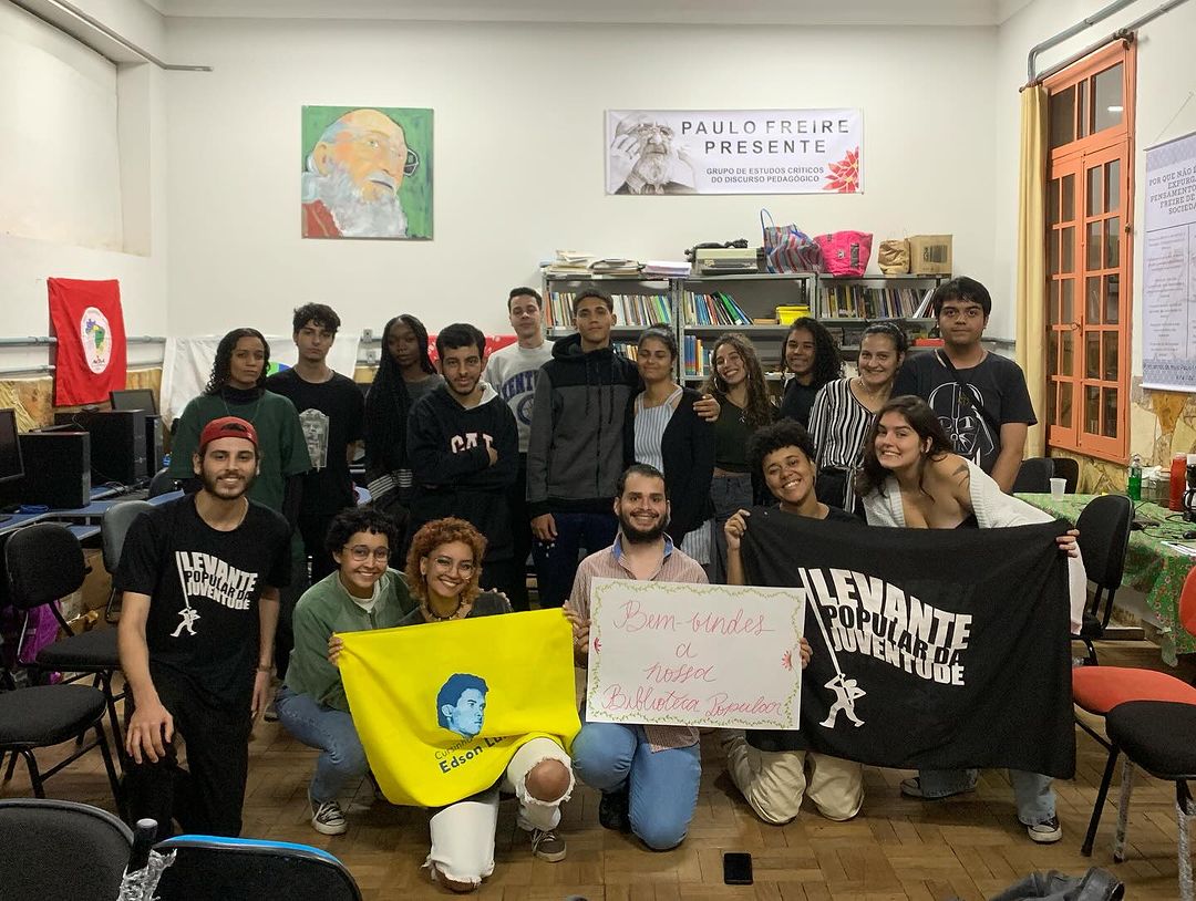 Equipe da biblioteca popular do Cursinho