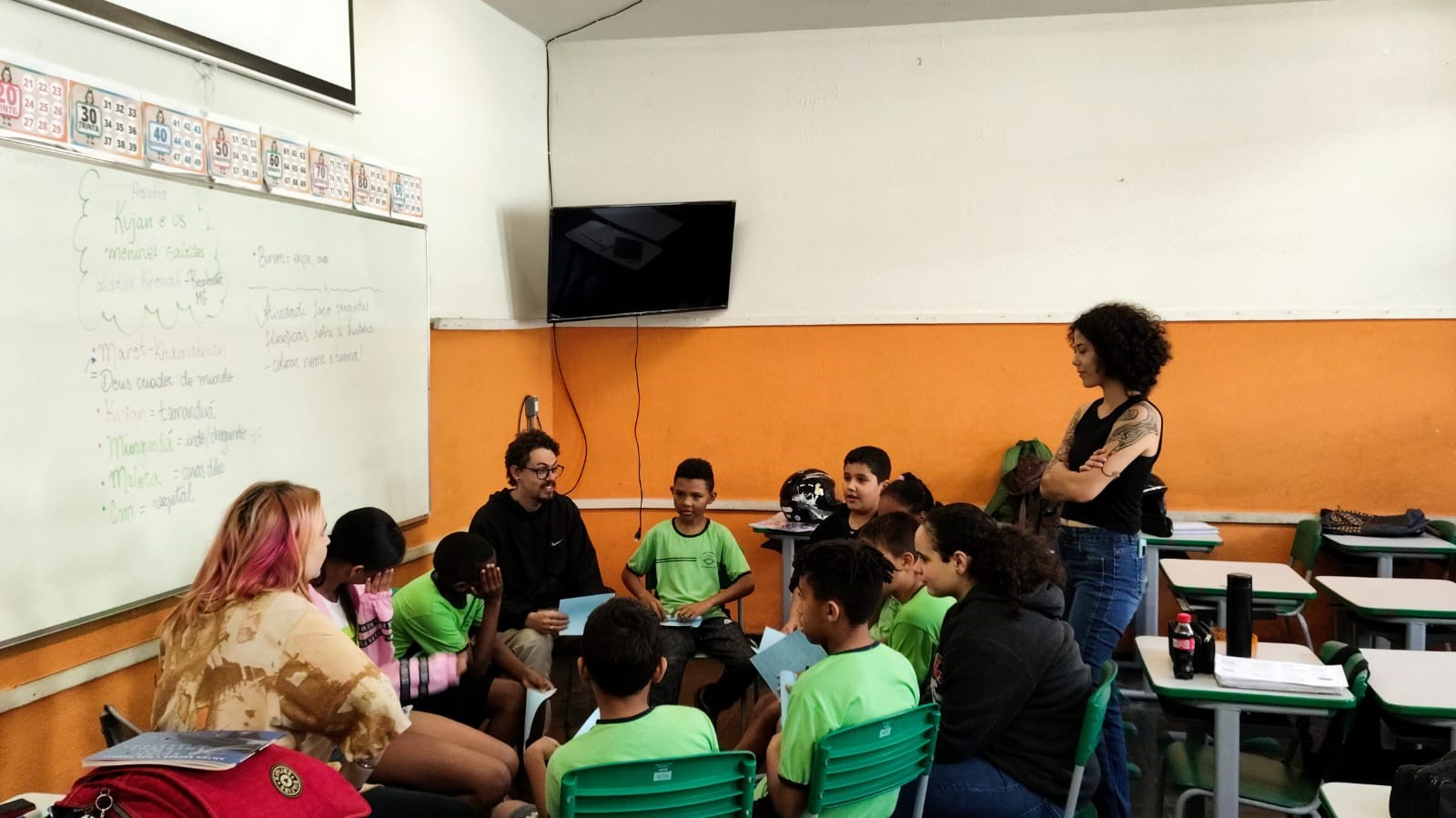 Roda de conversa com alunos do quinto ano da Escola Tomé Portes del-Rei.