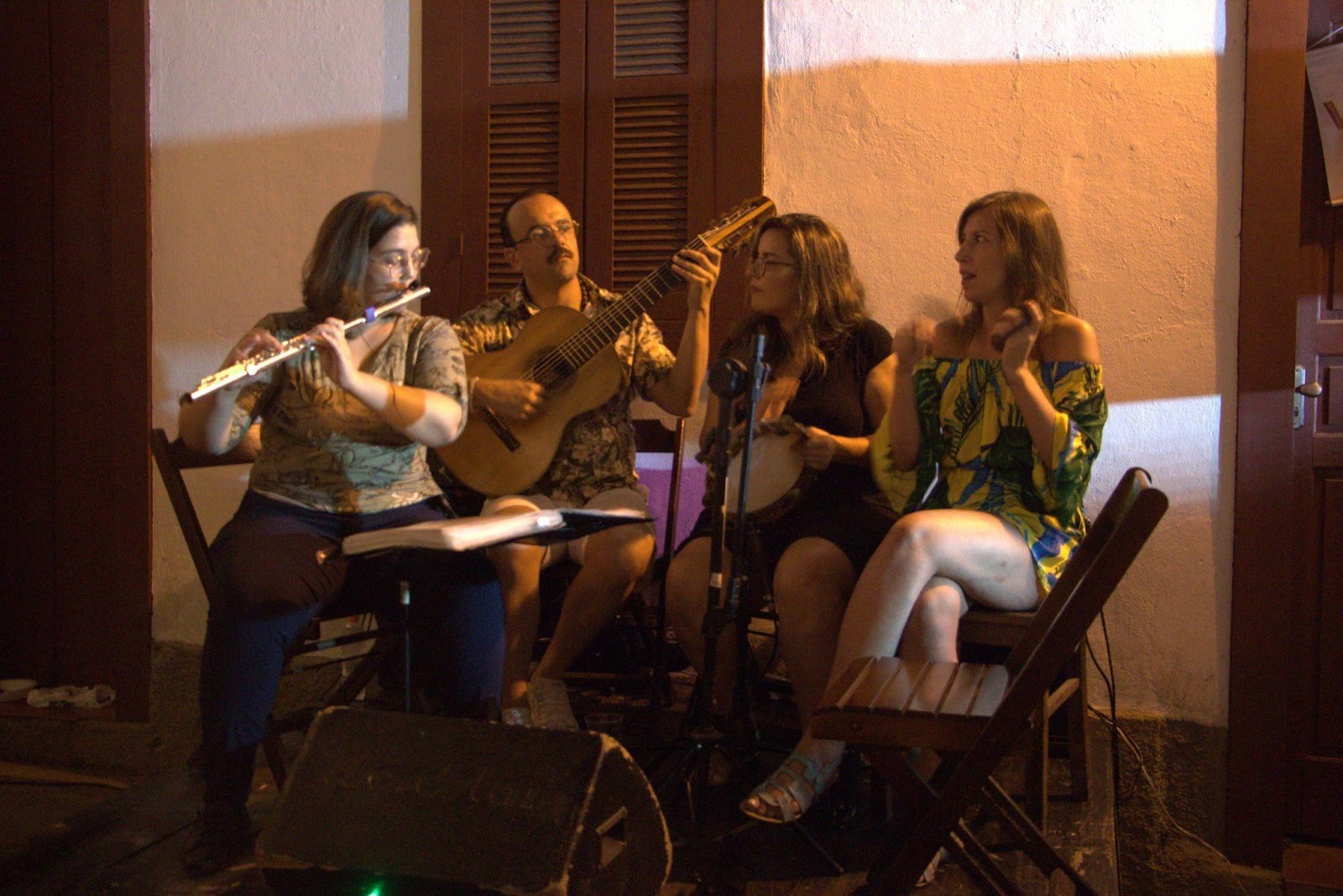 Músicos tocando na Rua da Cachaça.