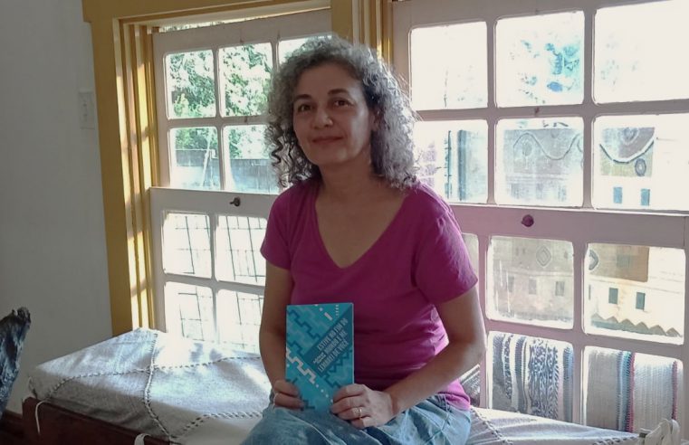 “Mulheres de prosas e versos”: Adriane Garcia fala sobre seu livro e discute o espaço feminino na literatura