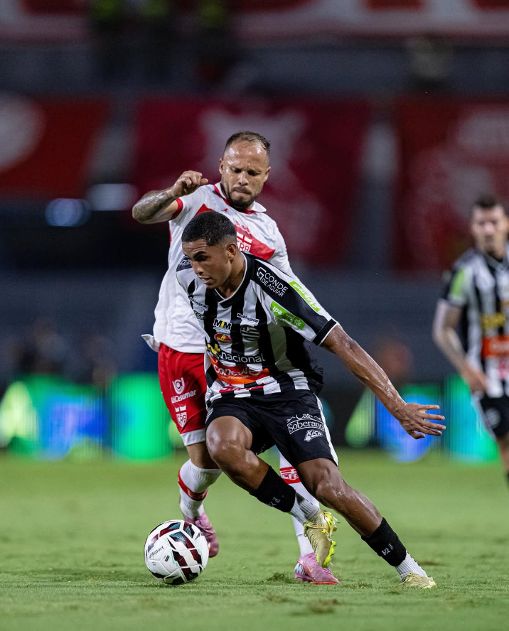 Ruan Assis em campo contra o CRB. Foto:reprodução/Instagram @athleticclubfutebol