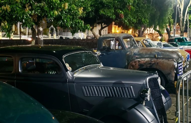 Show variados e exposição de carros antigos marcam segunda edição do Clássicos del-Rei